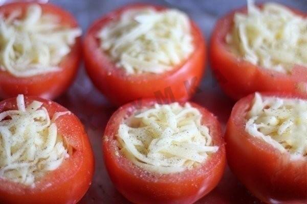 Шаг 6 приготовления Куриное филе запеченное с помидорами и сыром
