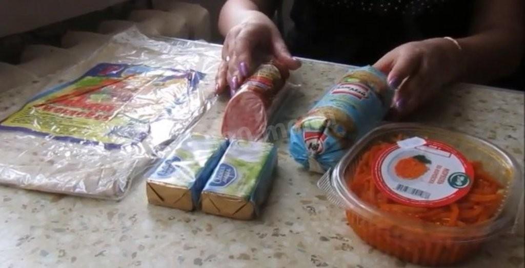 Шаг 1 приготовления Закуска с корейской морковью и лавашем рулет