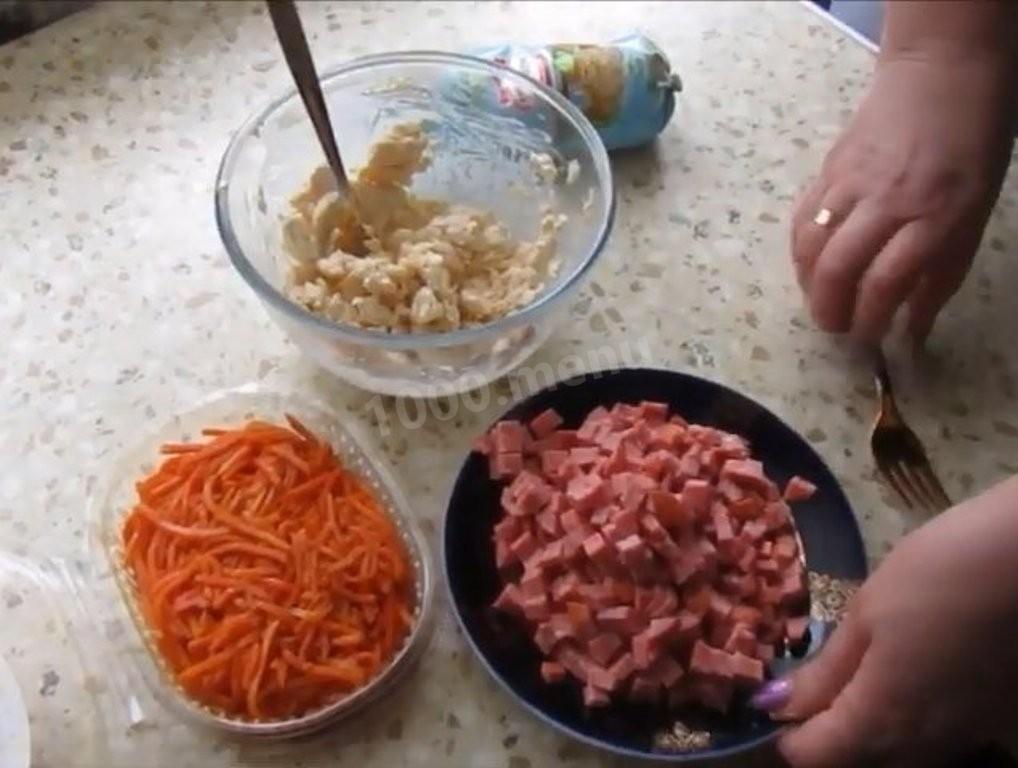 Шаг 2 приготовления Закуска с корейской морковью и лавашем рулет