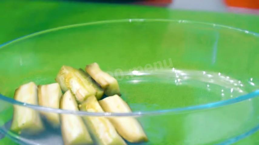 Шаг 11 приготовления Острая закуска из маринованных баклажанов с сыром
