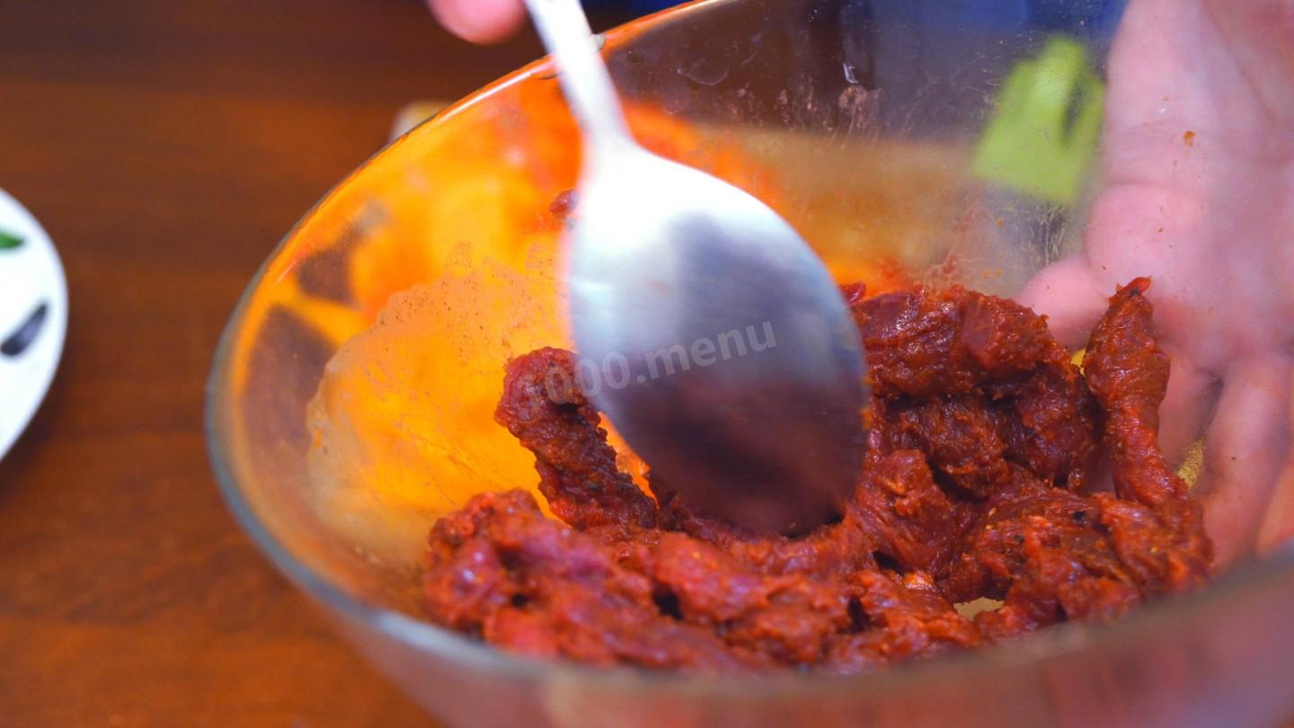 Шаг 10 приготовления Мясная закуска по-тайски с телятиной и перцем