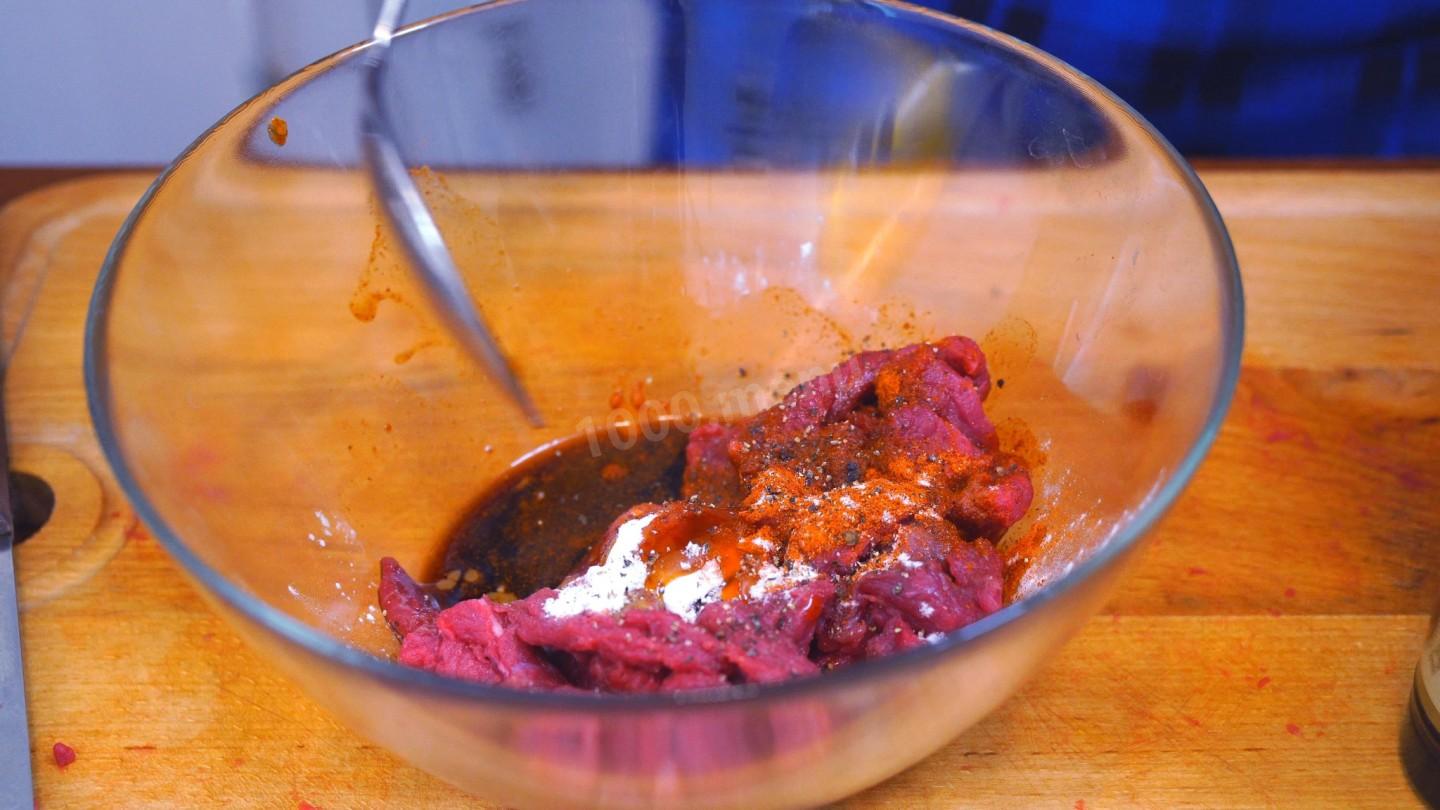 Шаг 2 приготовления Мясная закуска по-тайски с телятиной и перцем