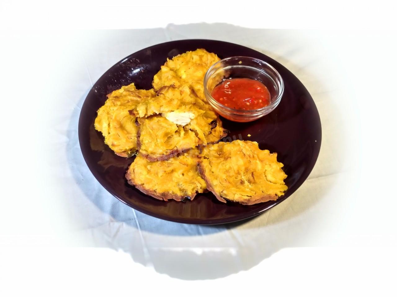 Обложка рецепта Луковая закуска с начинкой из куриной грудки