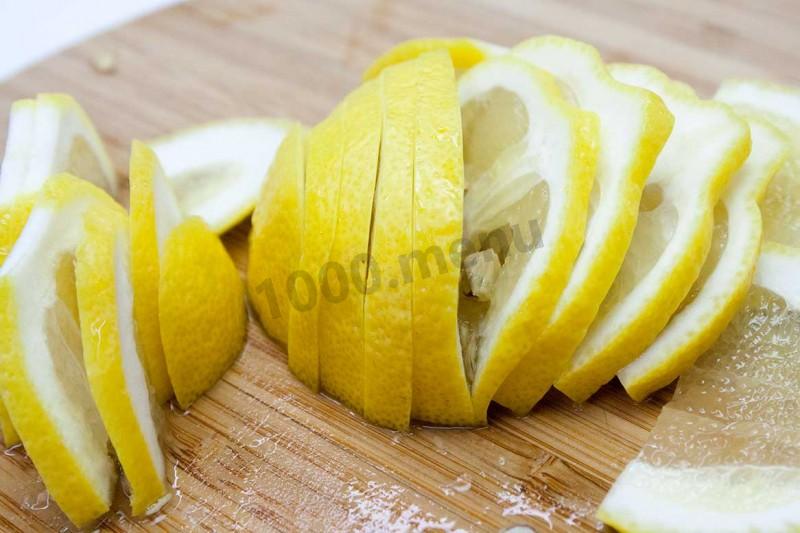 Шаг 1 приготовления Закуска в конверте из грибов с лимоном и чесноком