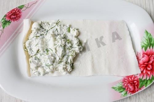 Шаг 5 приготовления Новогодняя закуска из фаршированных крабовых палочек