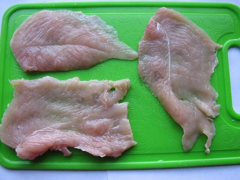 Шаг 2 приготовления Мясные рулетики с начинкой