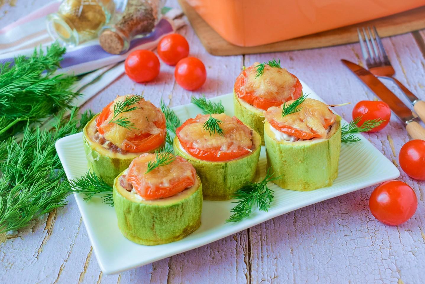 Обложка рецепта Кабачки в духовке с фаршем и сыром