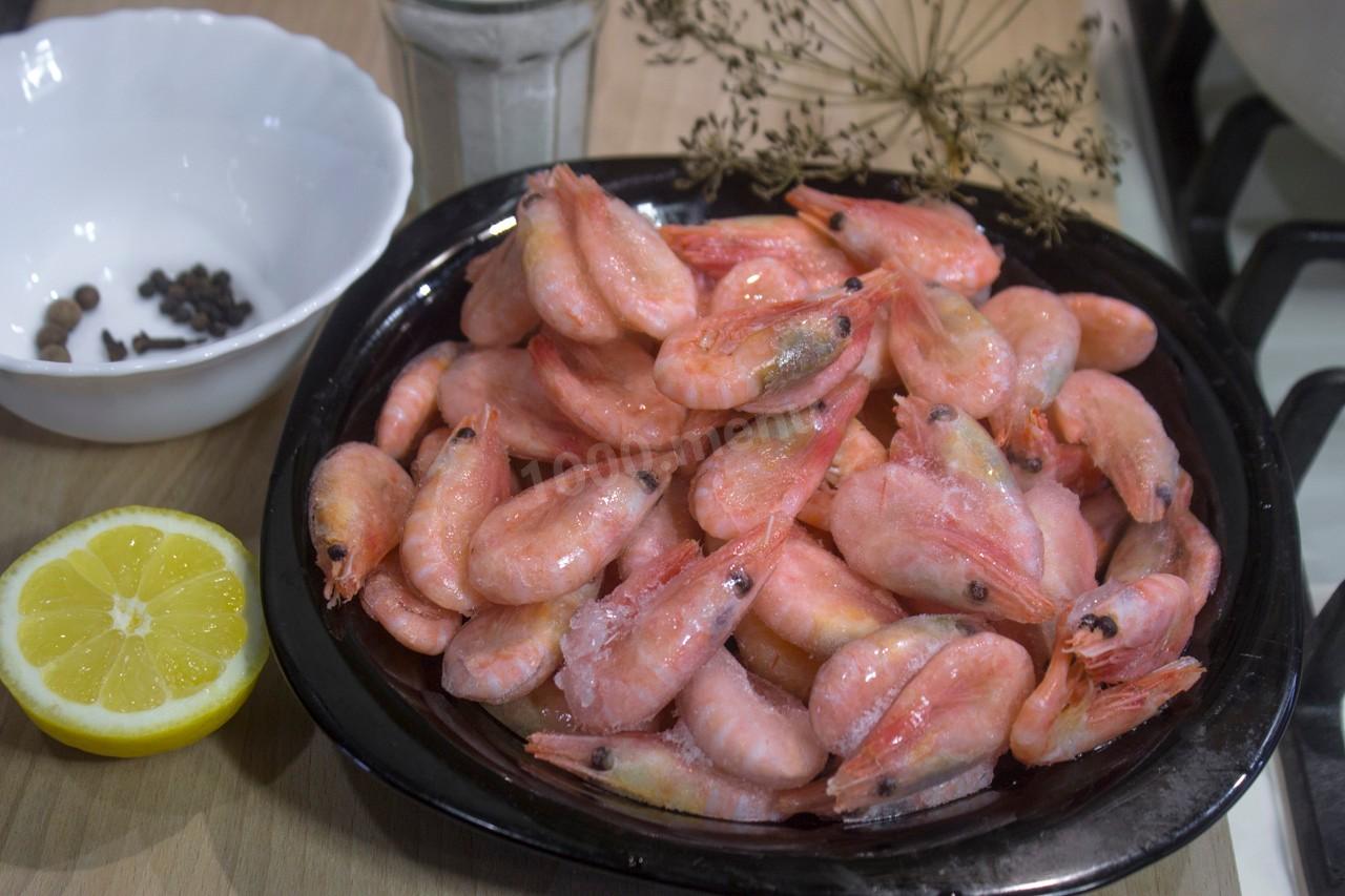 Шаг 1 приготовления Как варить варено замороженные креветки