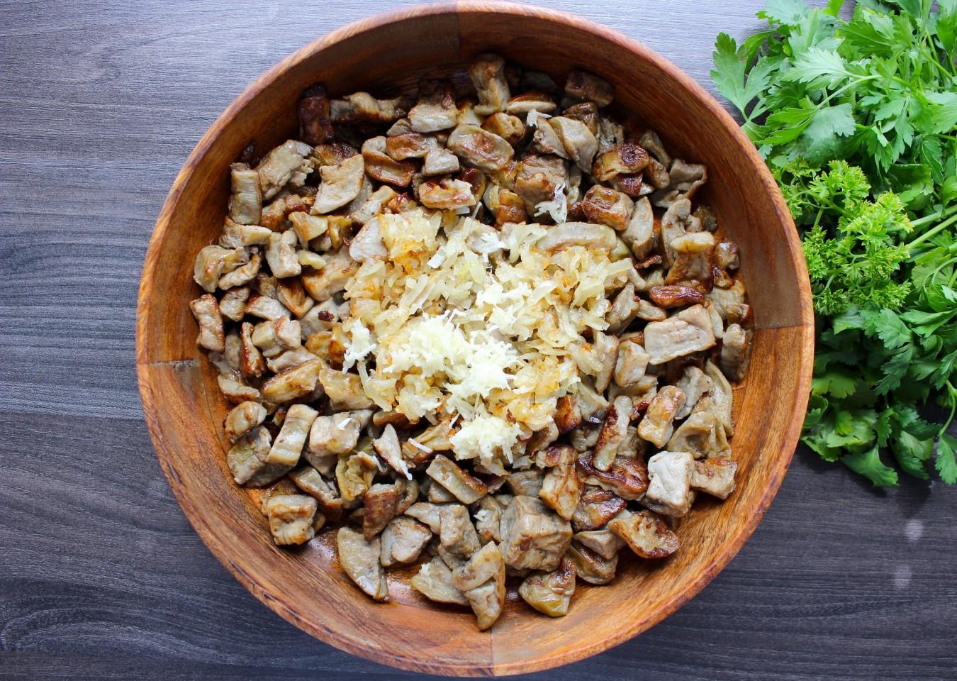 Шаг 9 приготовления Баклажаны с яйцом и луком на сковороде