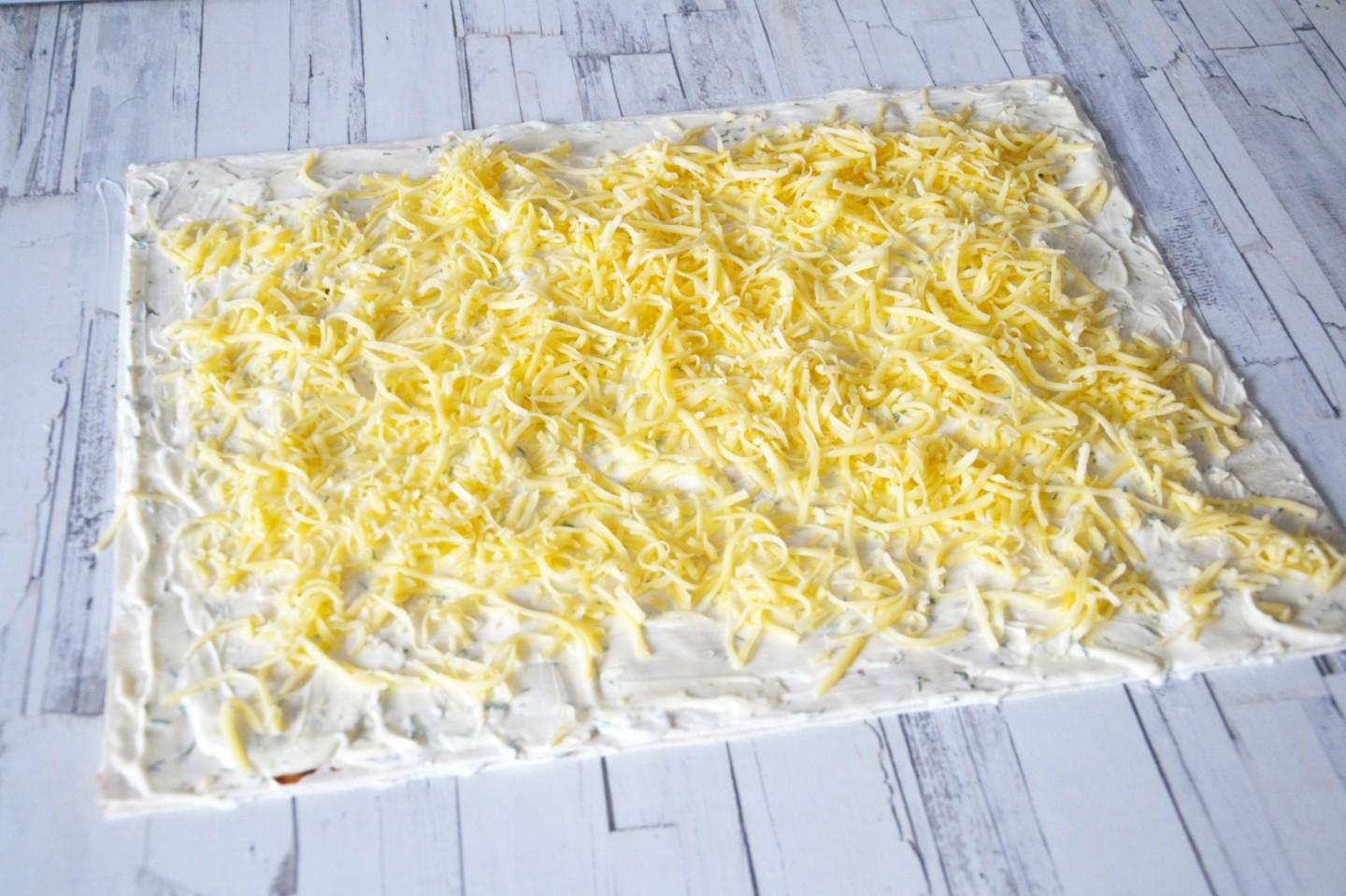 Шаг 8 приготовления Лаваш с сыром и яйцом