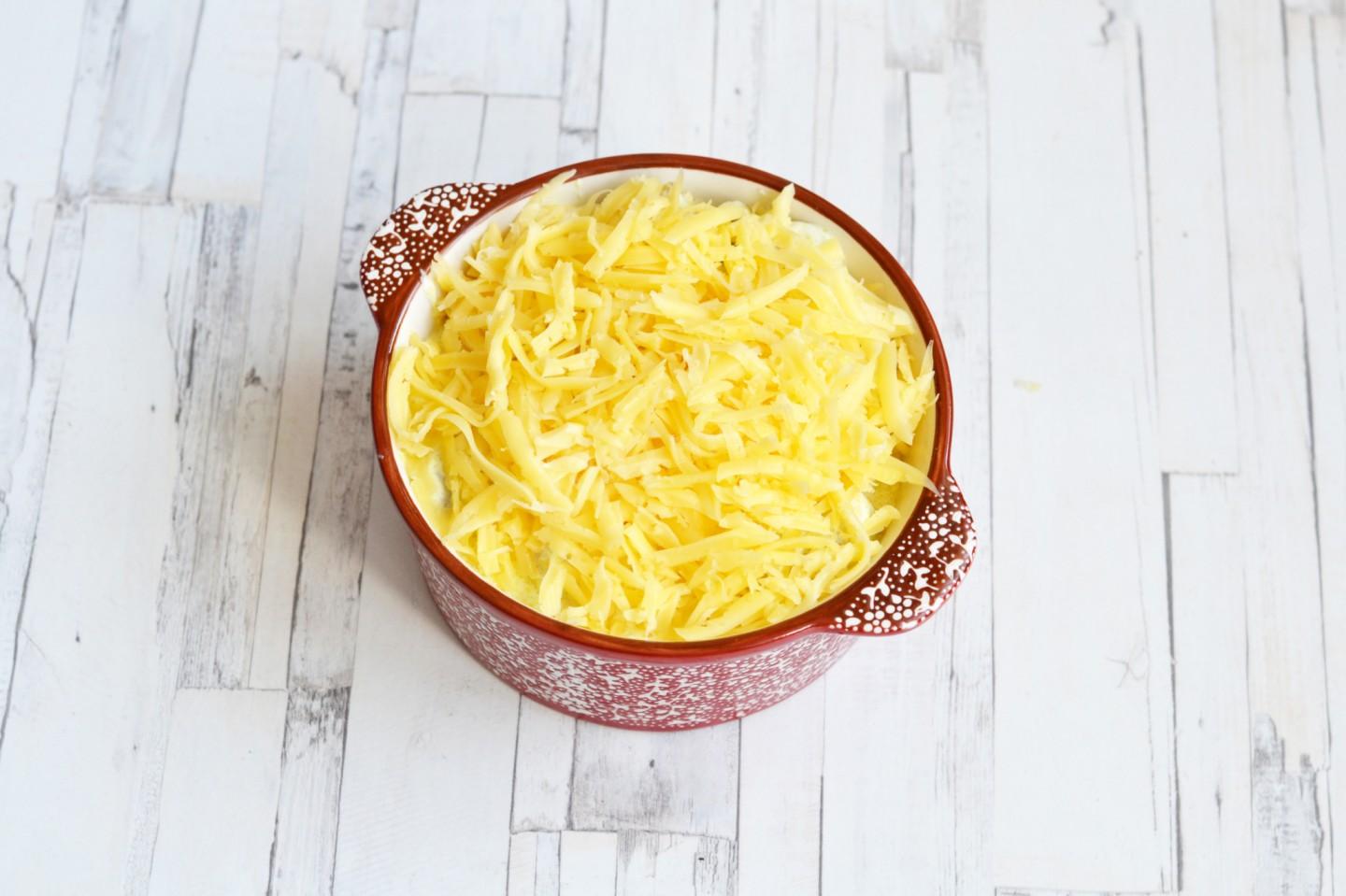 Шаг 11 приготовления Жульен с курицей и грибами в духовке