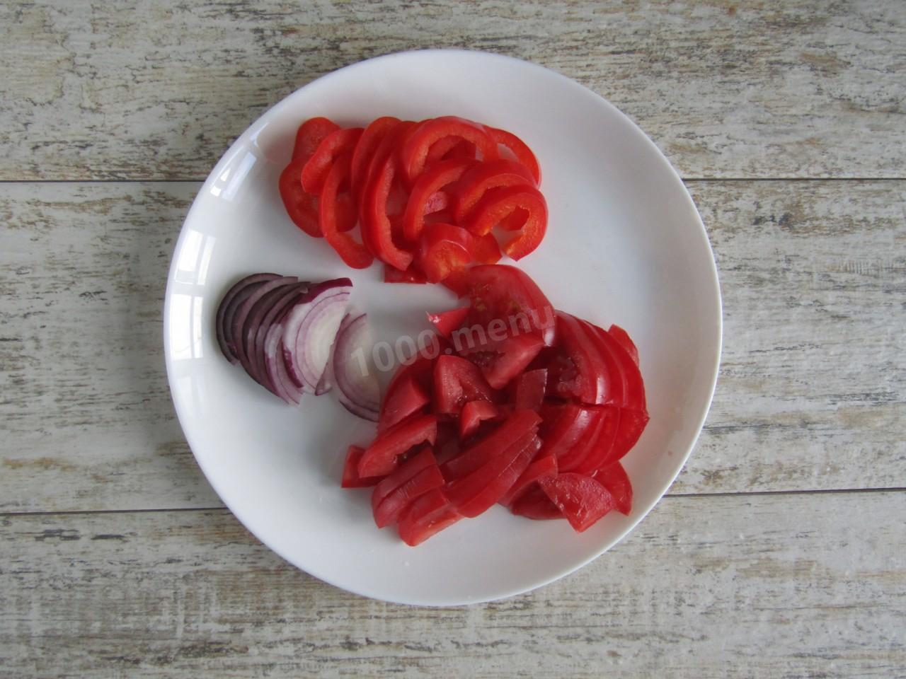 Шаг 4 приготовления Цезарь ролл с курицей без майонеза