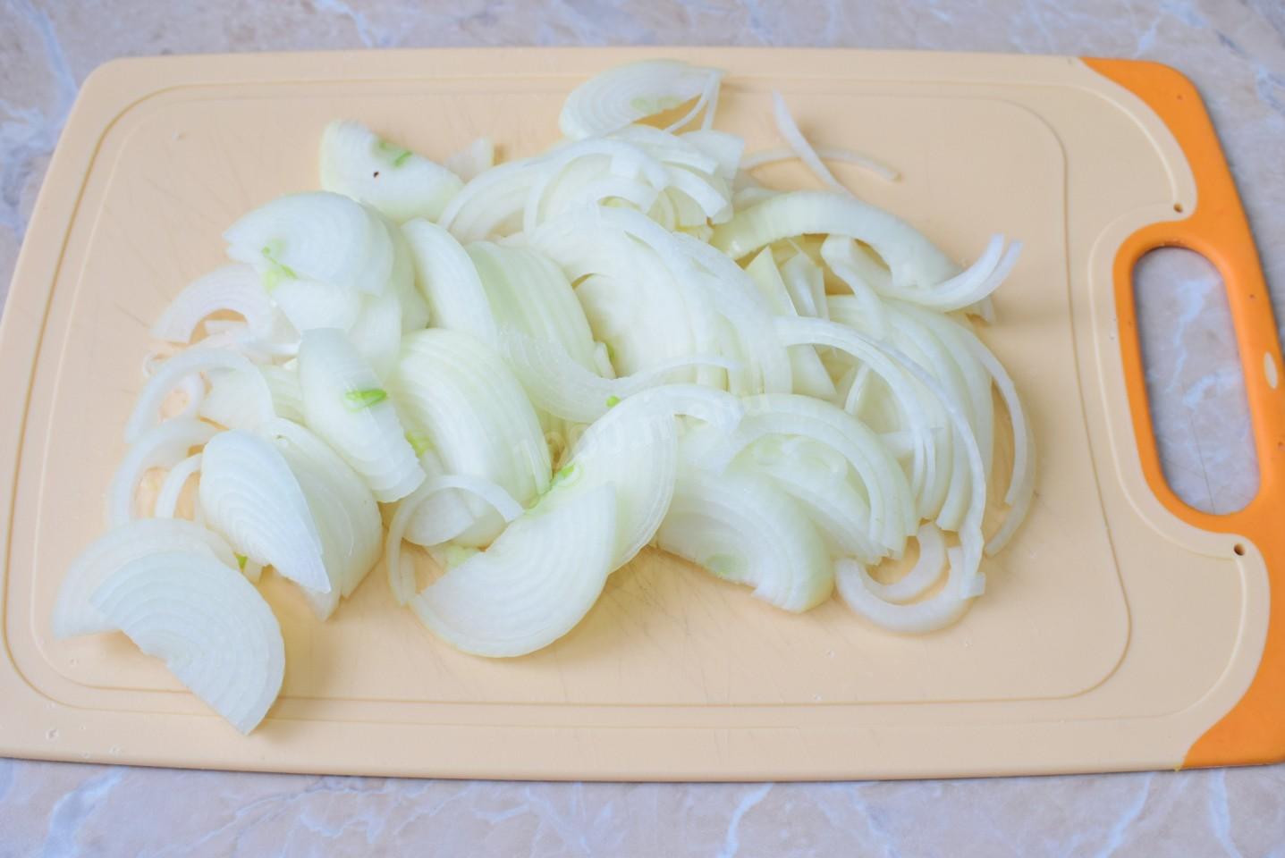 Шаг 4 приготовления Селедка с луком и уксусом маринованная