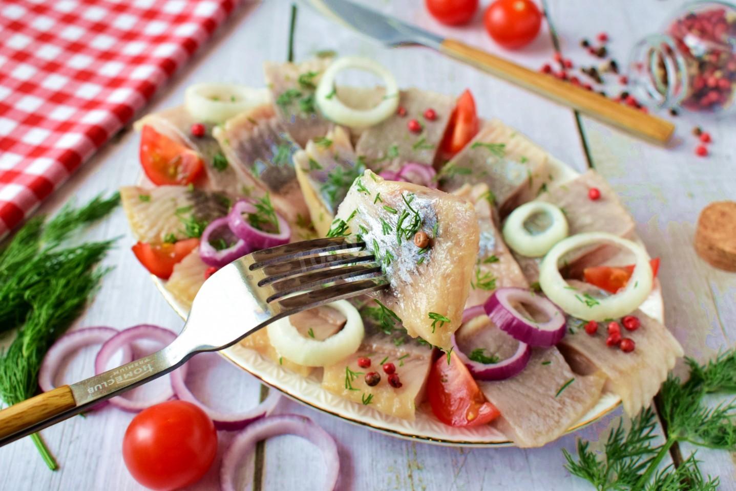 Шаг 6 приготовления Селедка с луком и уксусом маринованная