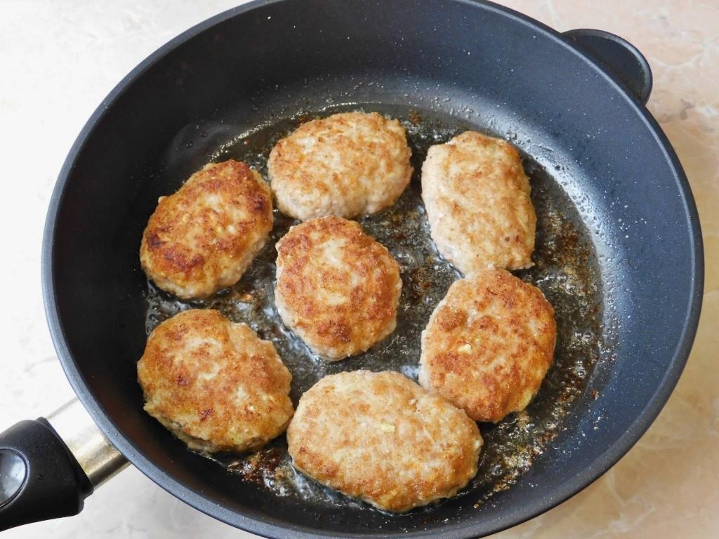 Шаг 10 приготовления Котлеты из кабачков с фаршем