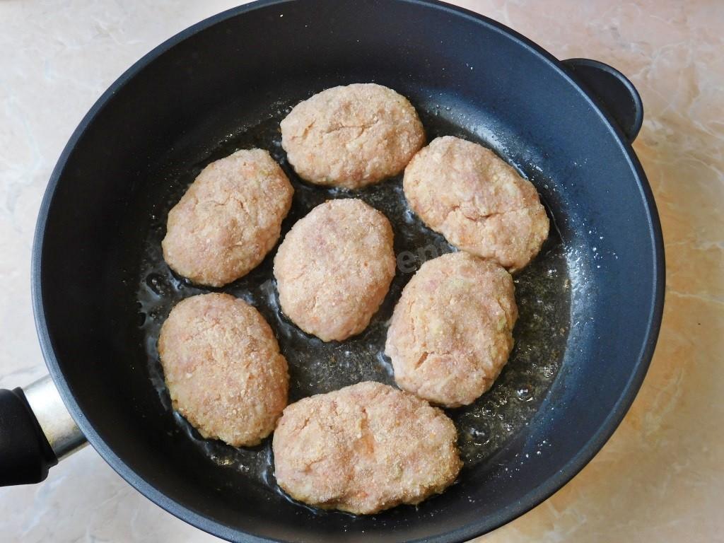 Шаг 9 приготовления Котлеты из кабачков с фаршем