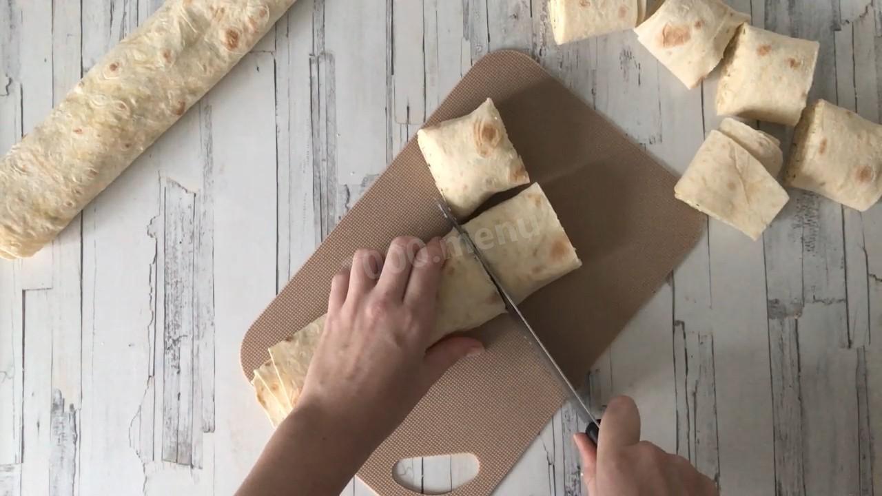 Шаг 8 приготовления Лаваш с творогом и сыром в духовке