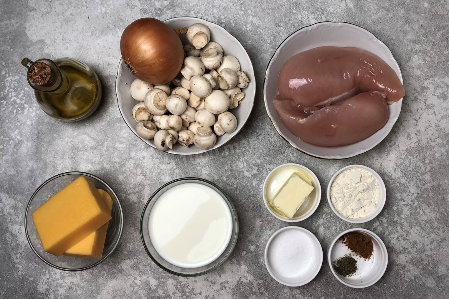 Шаг 1 приготовления Жульен с курицей и грибами со сливками в духовке