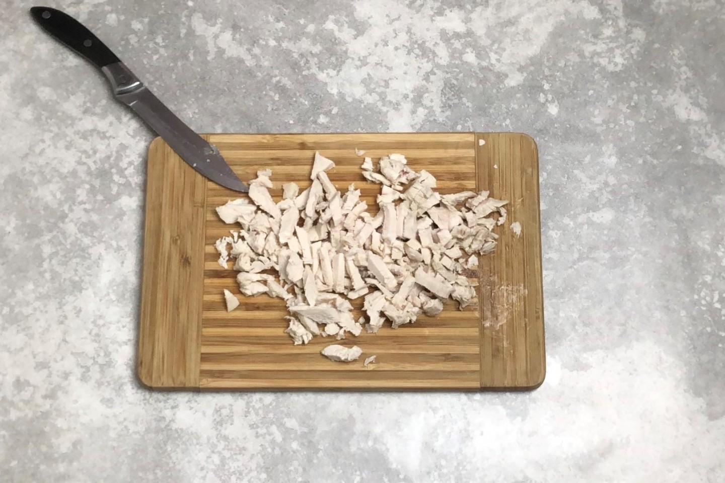 Шаг 5 приготовления Жульен с курицей и грибами со сливками в духовке