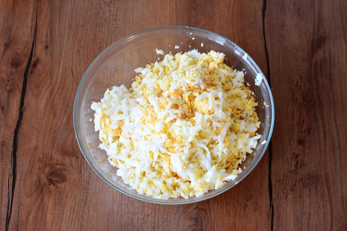 Шаг 3 приготовления Рулет из лаваша с чесноком и сыром