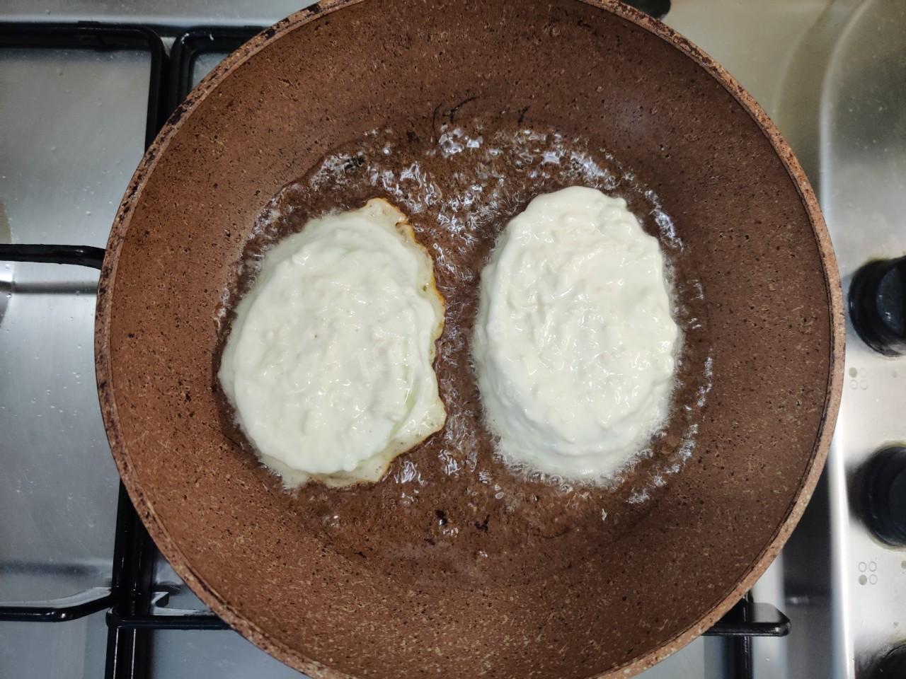 Шаг 6 приготовления Кабачки в кляре с сыром на сковороде