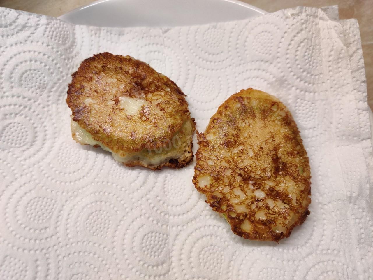 Шаг 8 приготовления Кабачки в кляре с сыром на сковороде