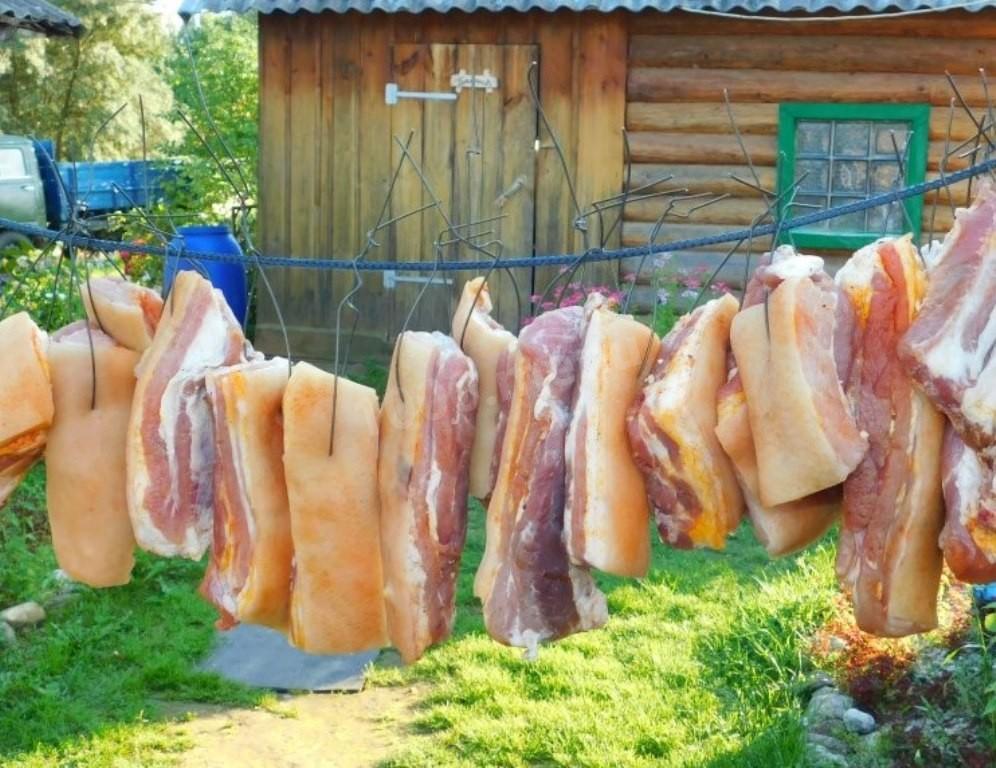Шаг 5 приготовления Грудинка горячего копчения в коптильне в домашних условиях