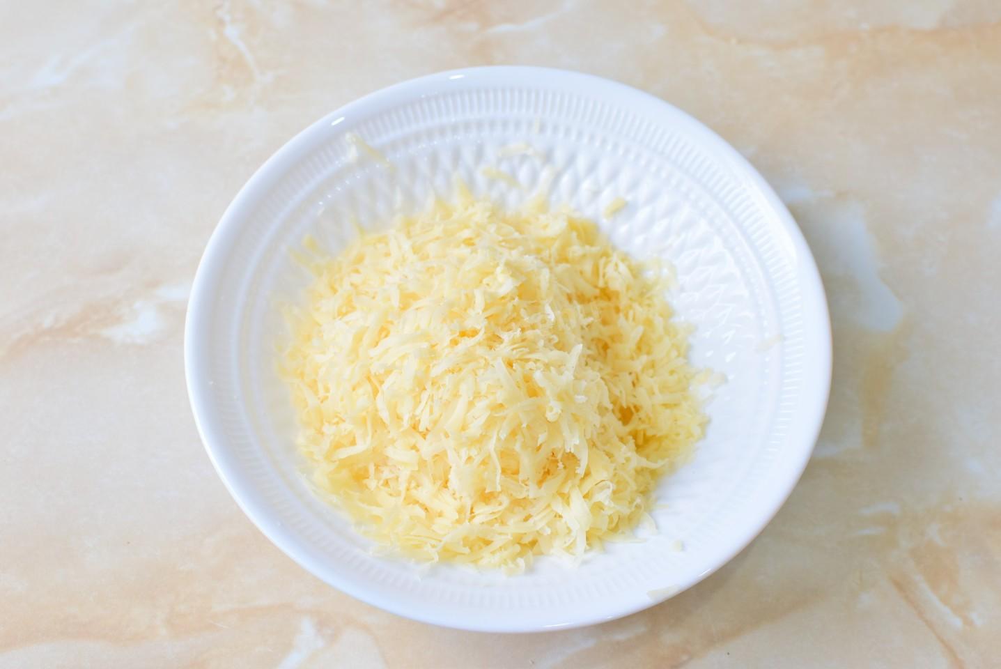 Шаг 4 приготовления Кабачки жареные с сыром и чесноком