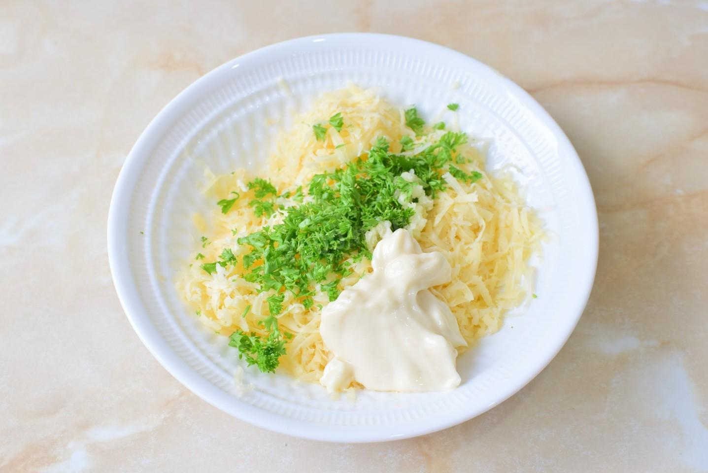 Шаг 5 приготовления Кабачки жареные с сыром и чесноком