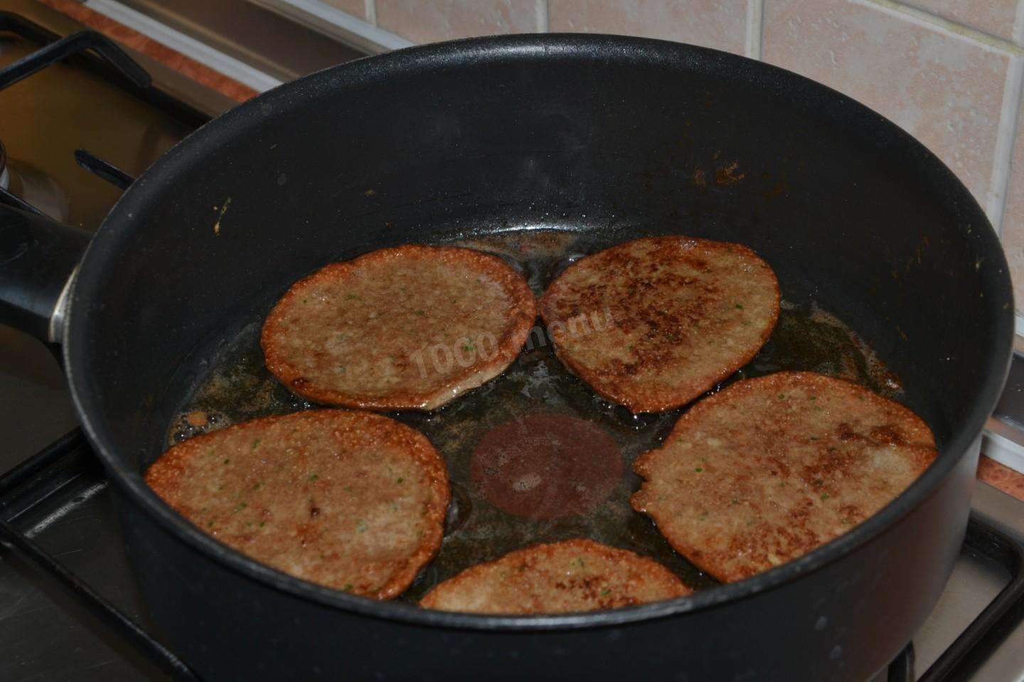 Шаг 9 приготовления Печеночные оладьи из куриной печени