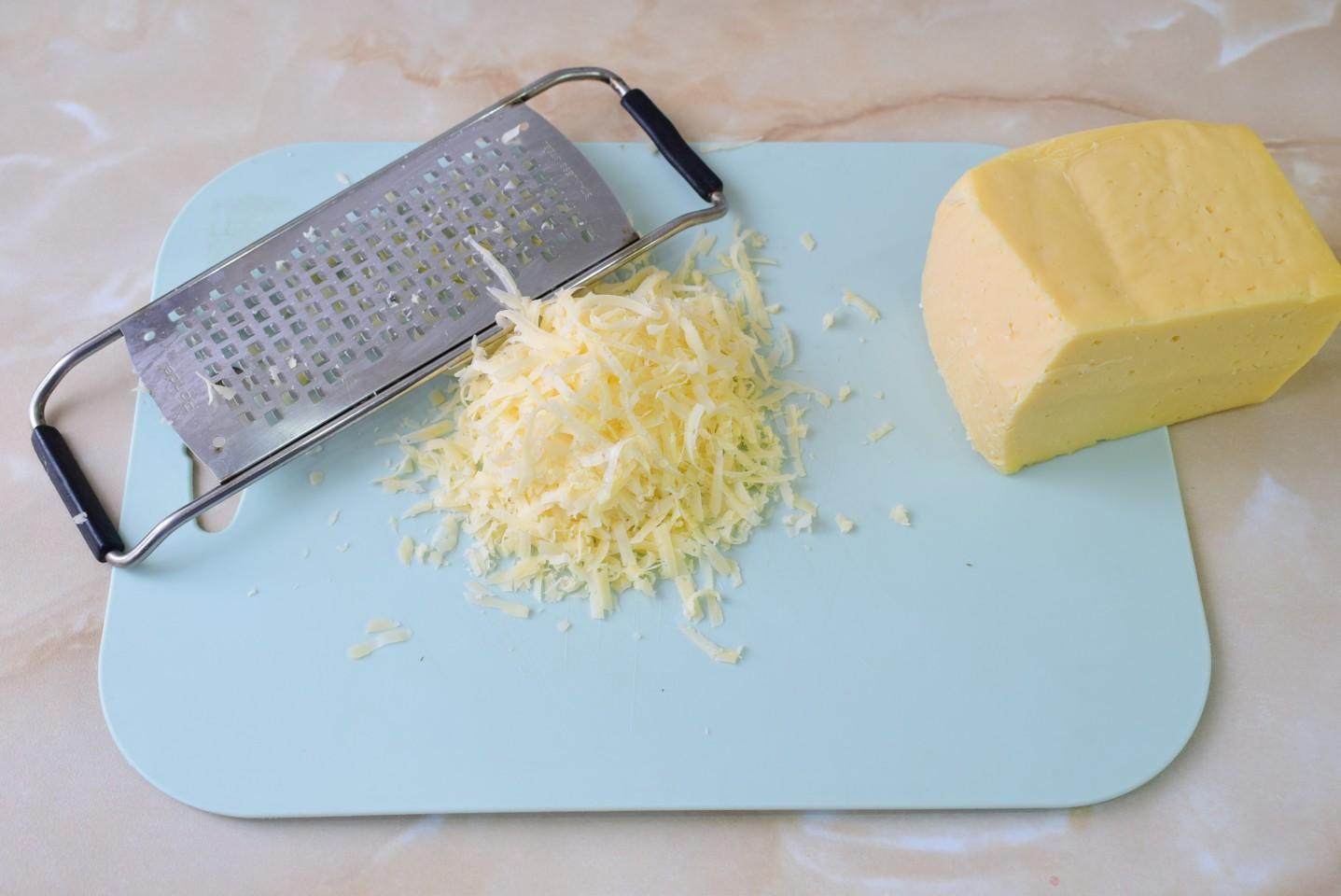 Шаг 9 приготовления Жульен с курицей на сковороде со сметаной