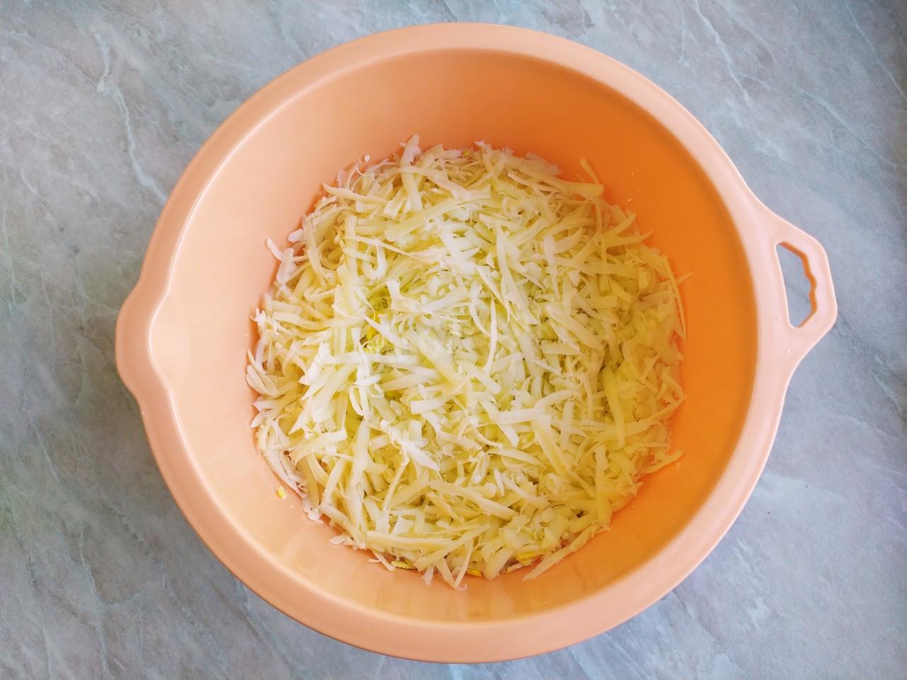 Шаг 4 приготовления Рулет из лаваша с яйцом и сыром