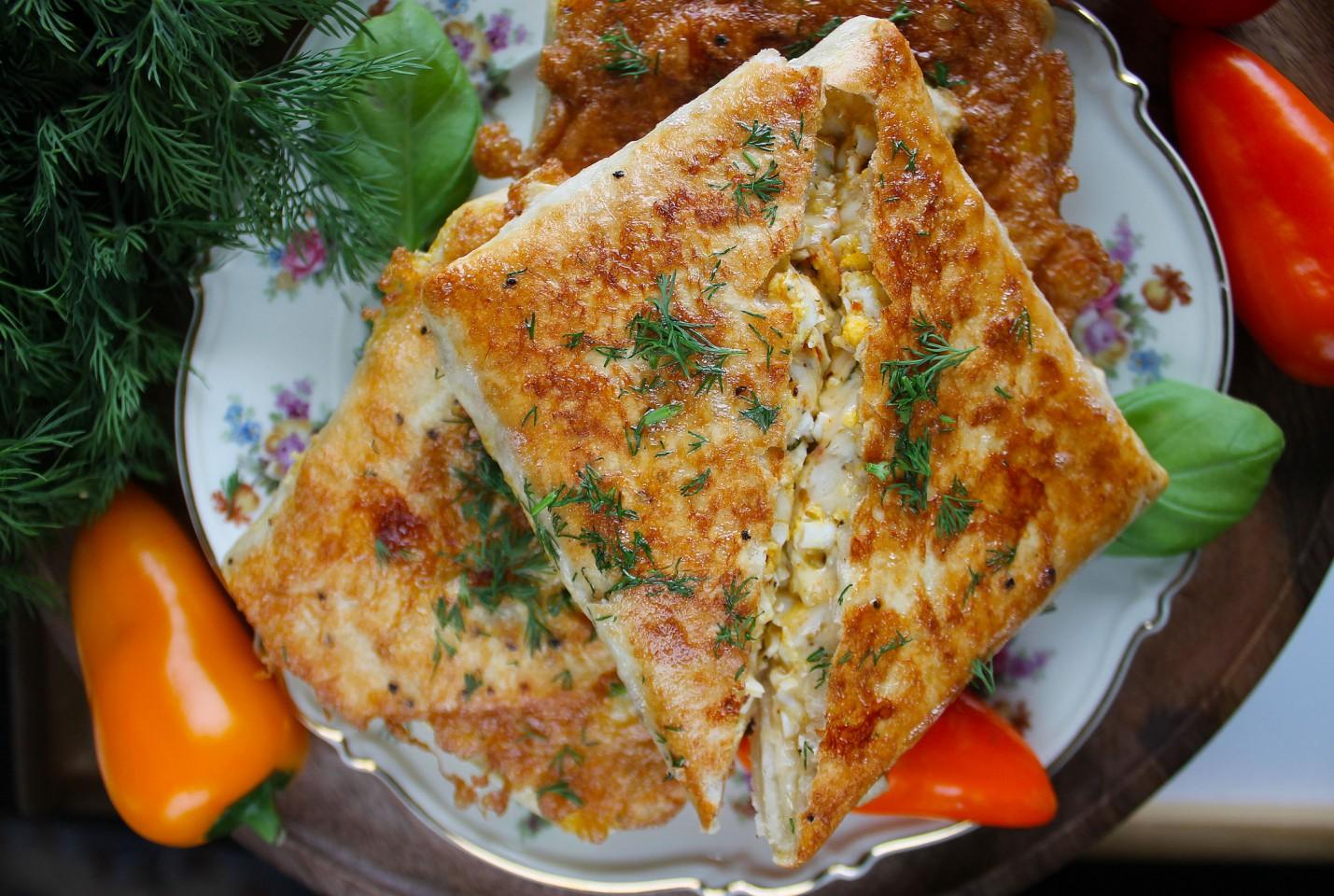 Шаг 15 приготовления Лаваш с яйцом и сыром на сковороде