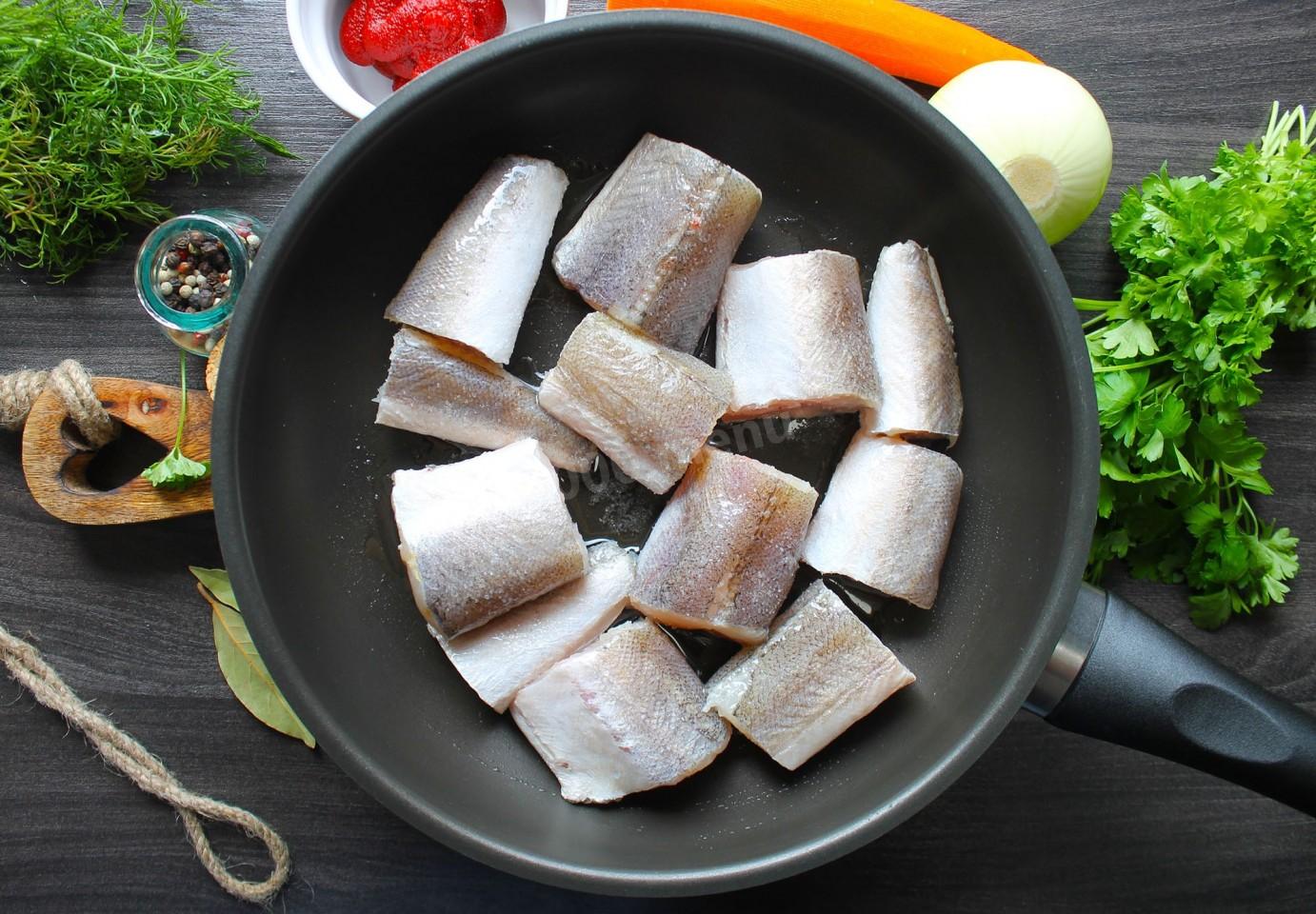 Шаг 4 приготовления Рыба под маринадом из моркови и лука
