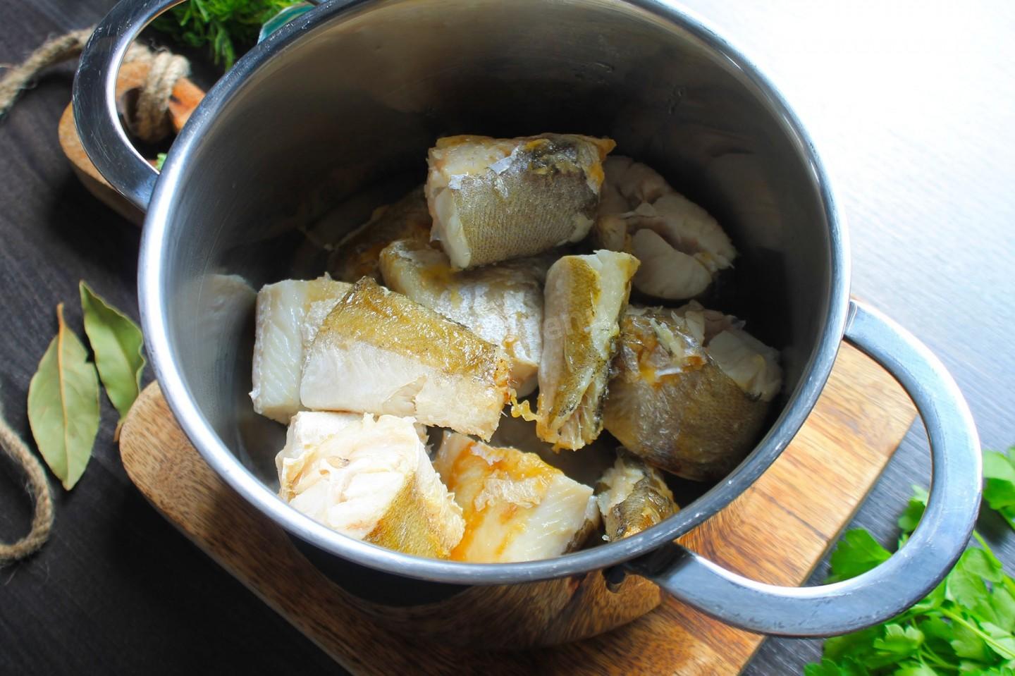 Шаг 6 приготовления Рыба под маринадом из моркови и лука