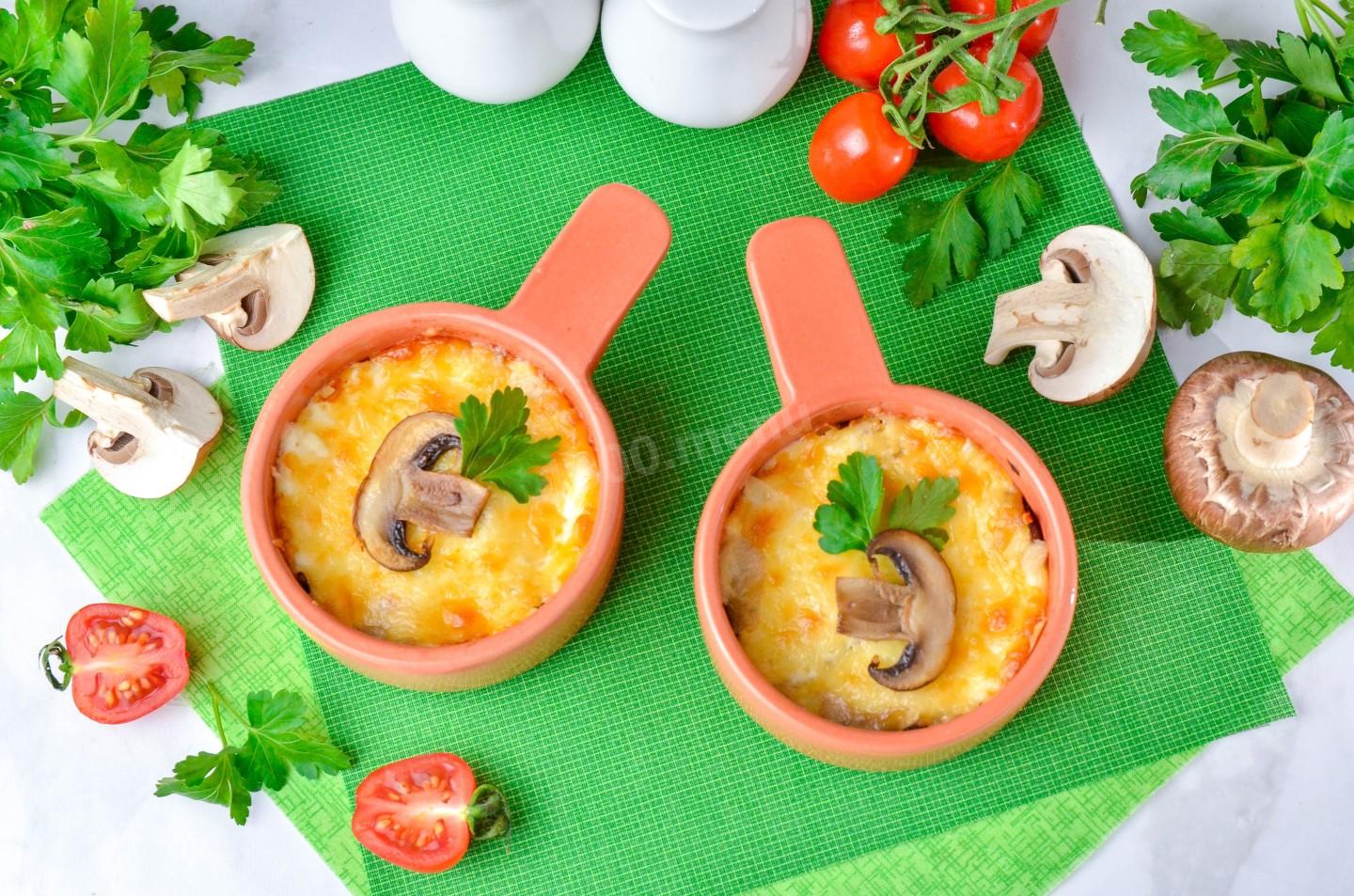Шаг 14 приготовления Жульен с грибами и сыром в духовке