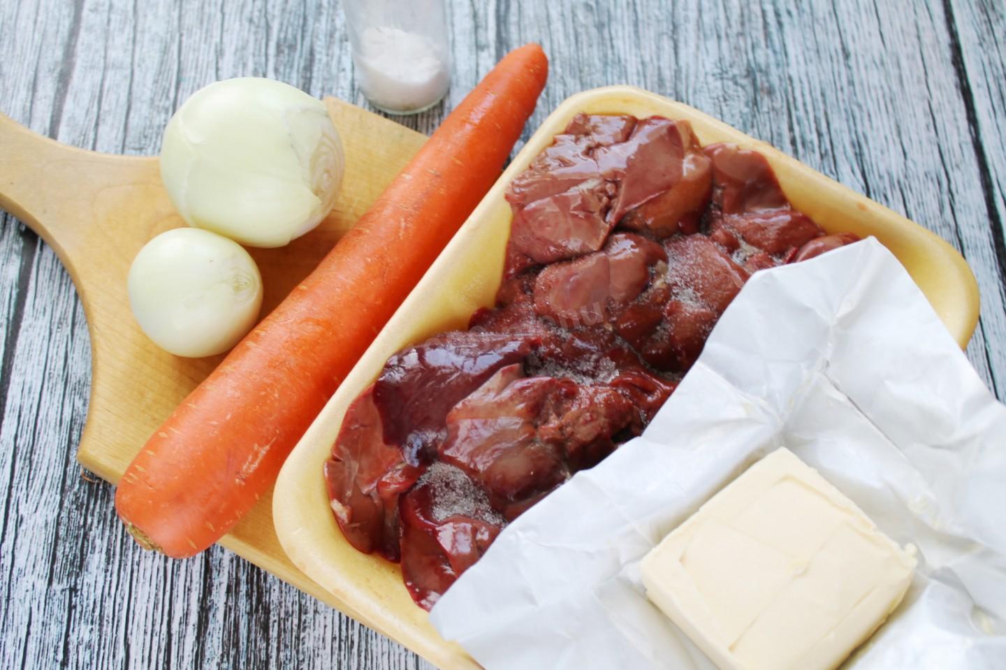 Шаг 1 приготовления Паштет из куриной печени с морковью и луком