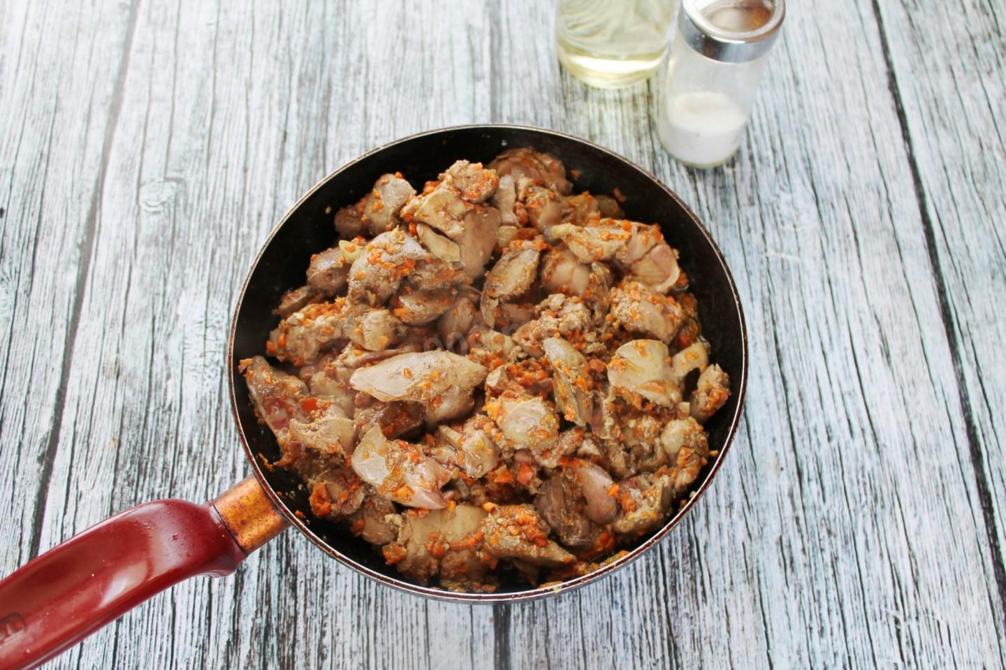 Шаг 6 приготовления Паштет из куриной печени с морковью и луком