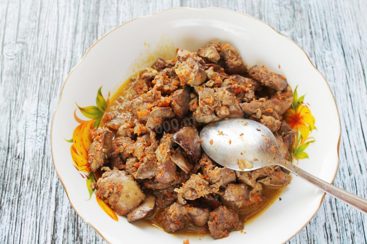 Шаг 7 приготовления Паштет из куриной печени с морковью и луком