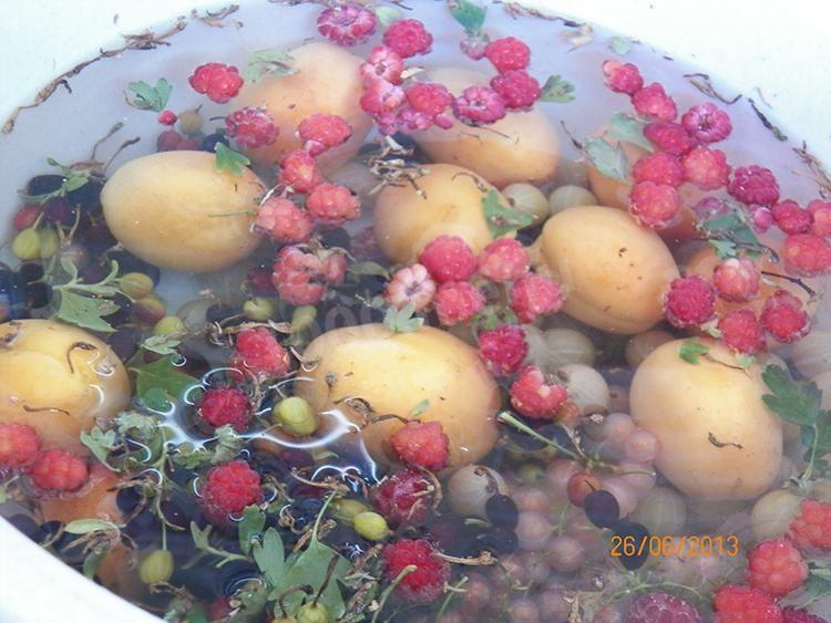 Шаг 3 приготовления Летний компот