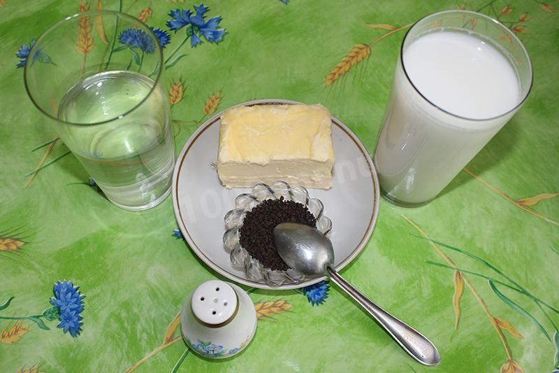 Шаг 1 приготовления Чай с молоком и солью