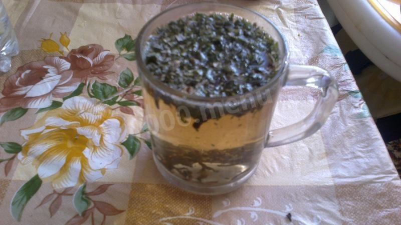 Шаг 3 приготовления Черный чай с мятой