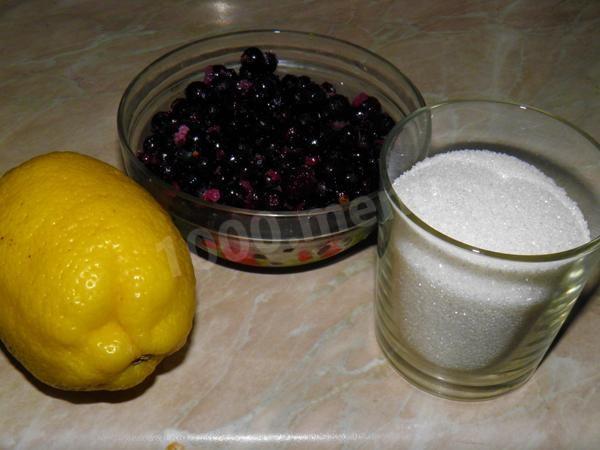 Шаг 1 приготовления Морс из смородины с сахаром и лимоном
