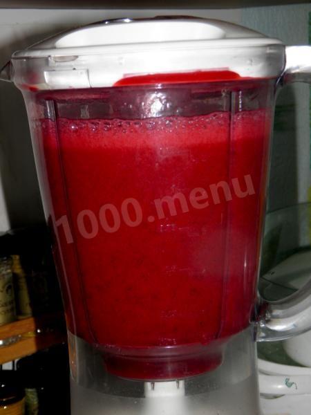 Шаг 9 приготовления Морс из смородины с сахаром и лимоном