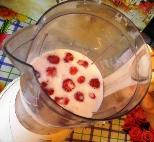 Шаг 5 приготовления Молочный коктейль с бананом