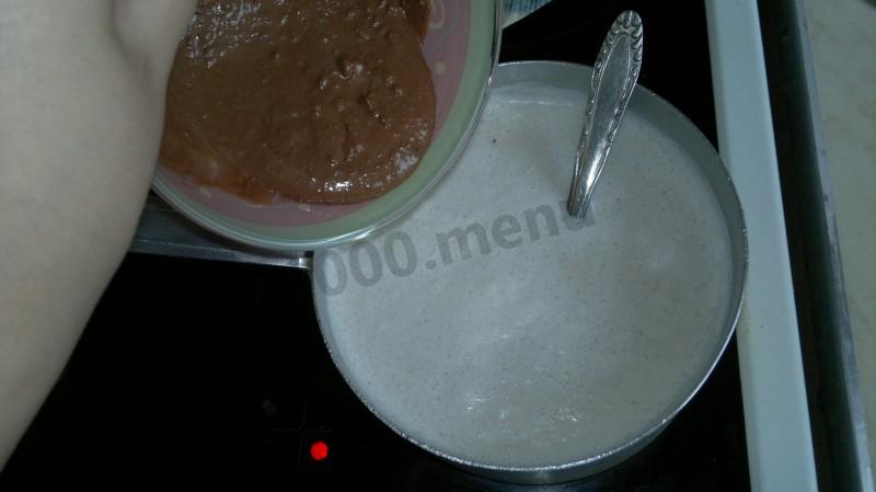 Шаг 10 приготовления Шоколадный коктейль с бананом на молоке