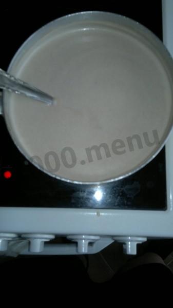 Шаг 11 приготовления Шоколадный коктейль с бананом на молоке