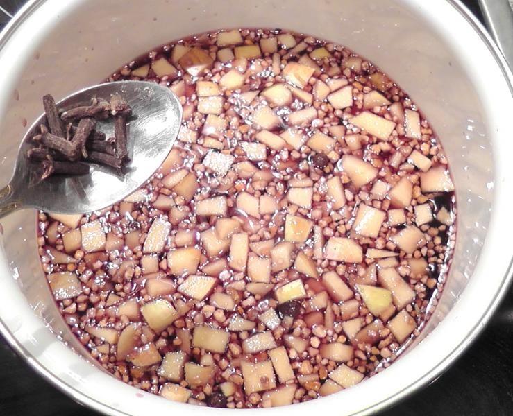 Шаг 9 приготовления Глинтвейн из виноградного сока с яблоками и цедрой