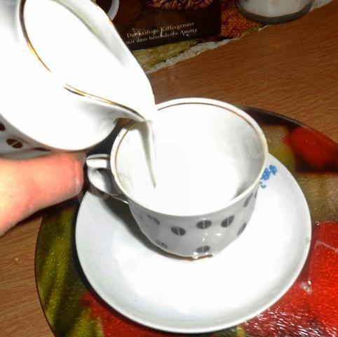Шаг 4 приготовления Кофе с молоком, корицей и мускатным орехом