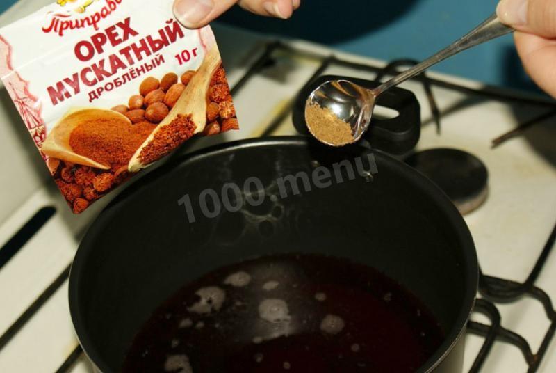 Шаг 3 приготовления Глинтвейн с корицей, гвоздикой, имбирем и лимонной цедрой
